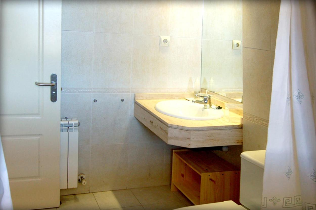 Apartamentos Cinco Rosas Madrid Bagian luar foto